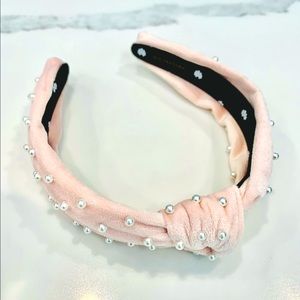 Lele Sadoughi Pink Pearl knot headband.